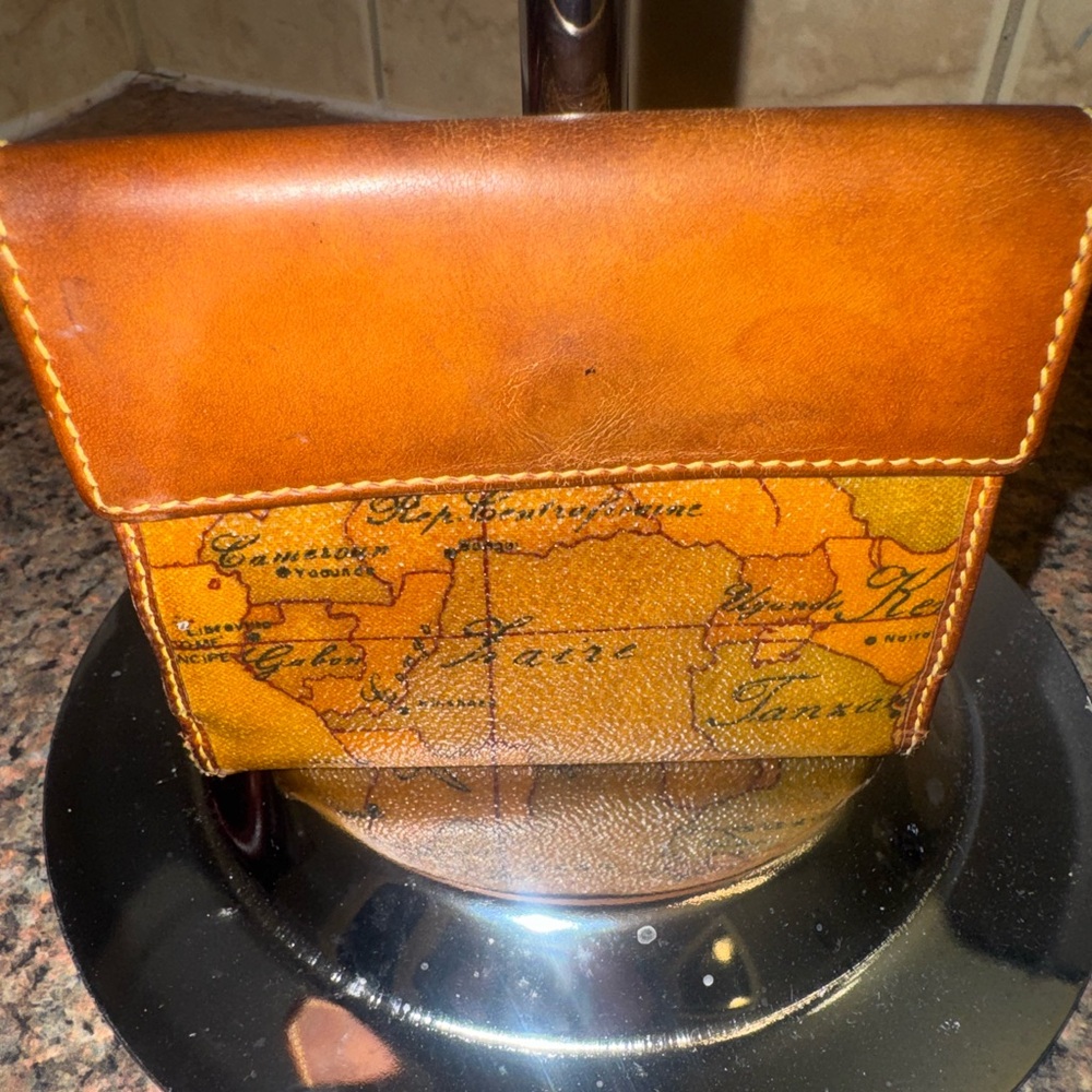 Alviero Martini Tan and Brown Wallet - Picture 2 of 5